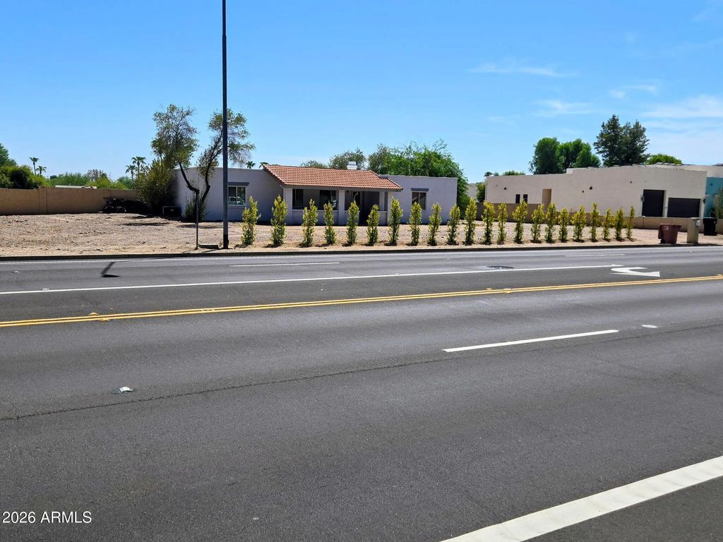 8601 E Cactus Road, Scottsdale