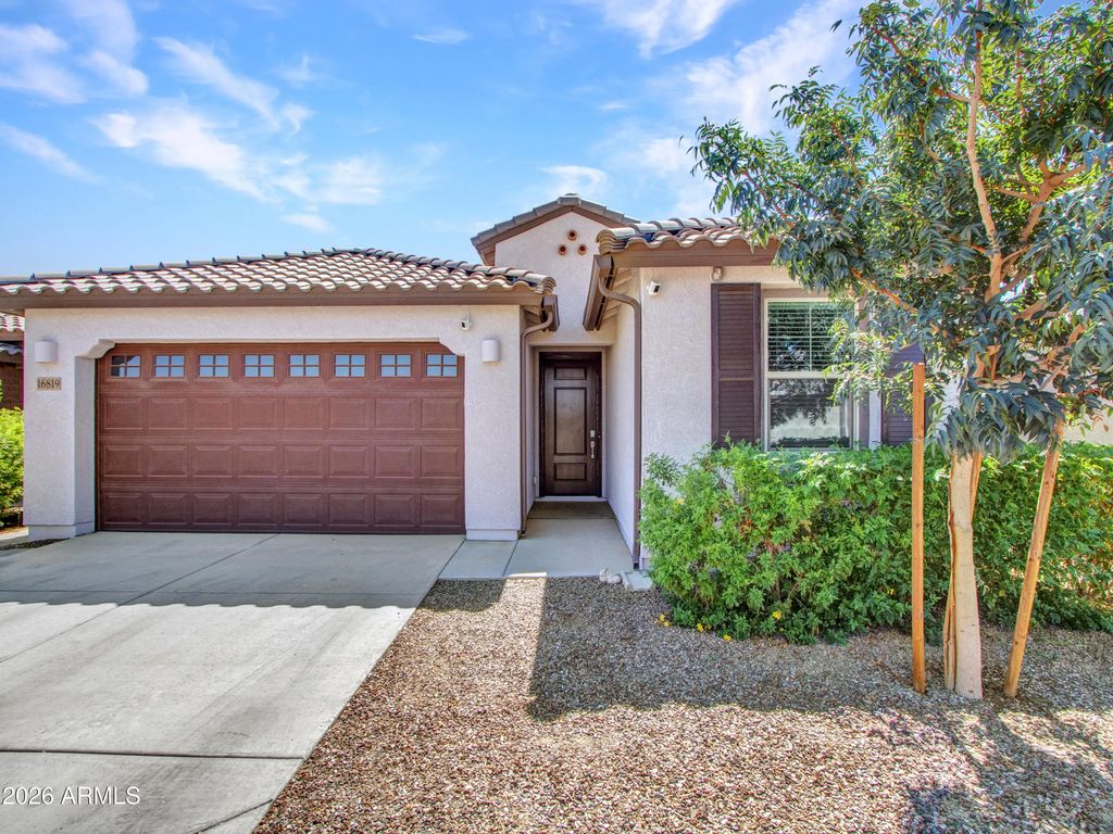 16819 W Echo Lane, Waddell