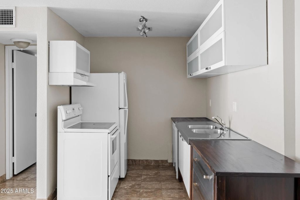 5525 E Thomas Road (unit R11), Phoenix