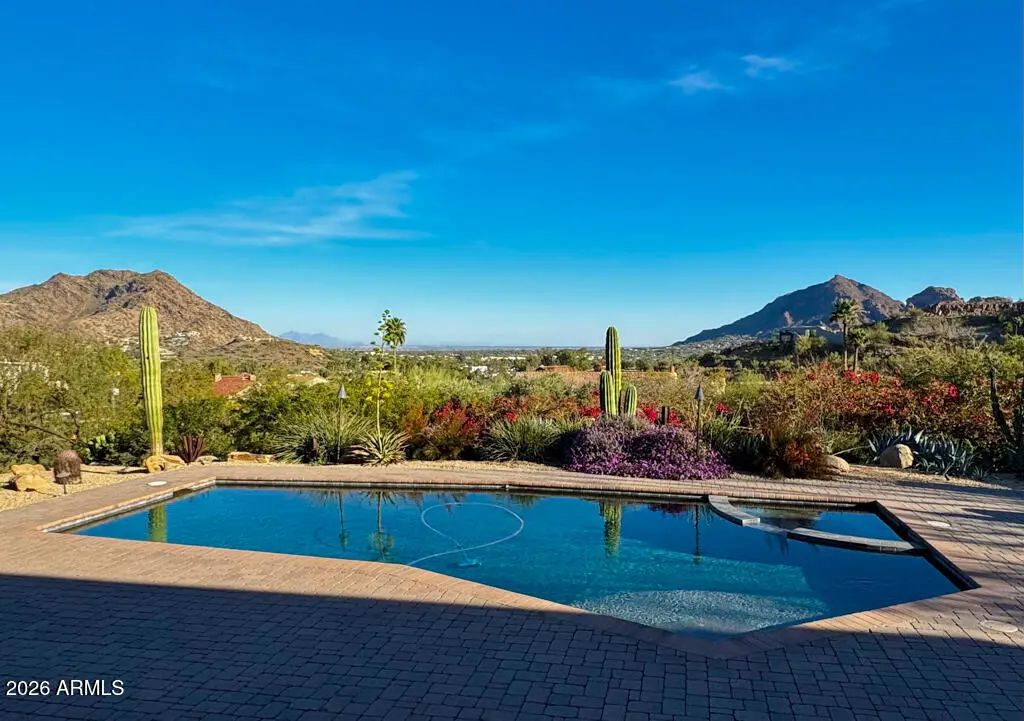 7306 N Brookview Way, Paradise Valley