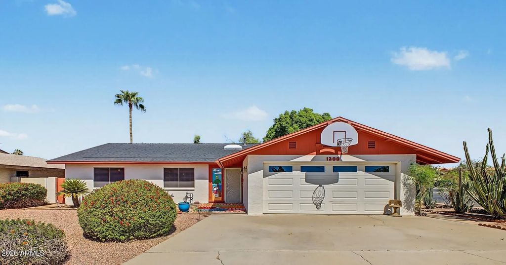 1200 W Laredo Street, Chandler