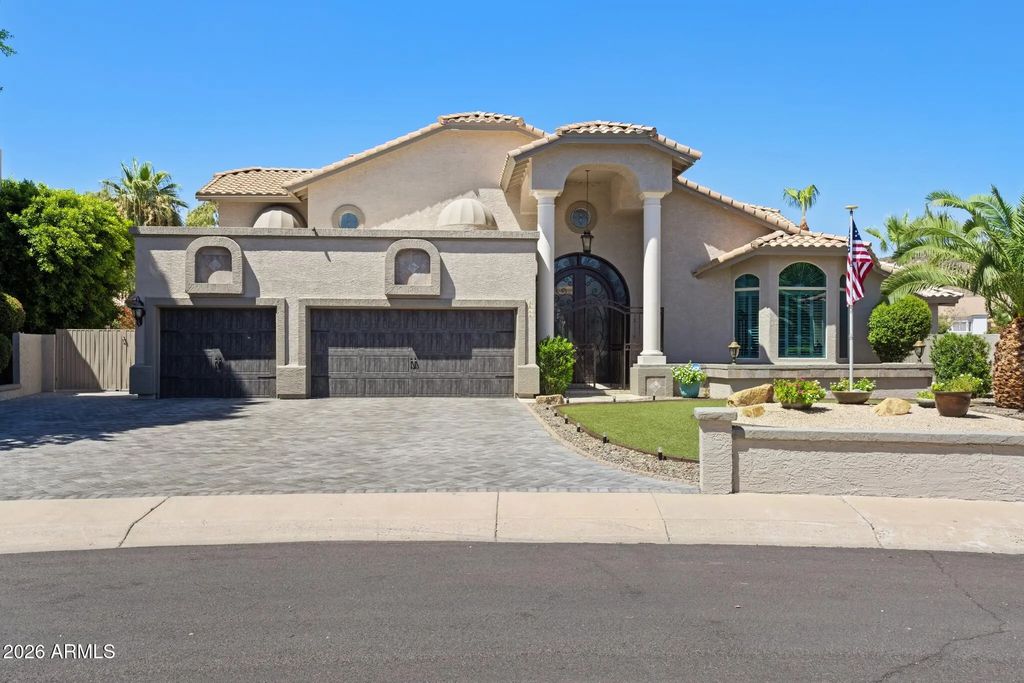 5866 W Del Lago Circle, Glendale