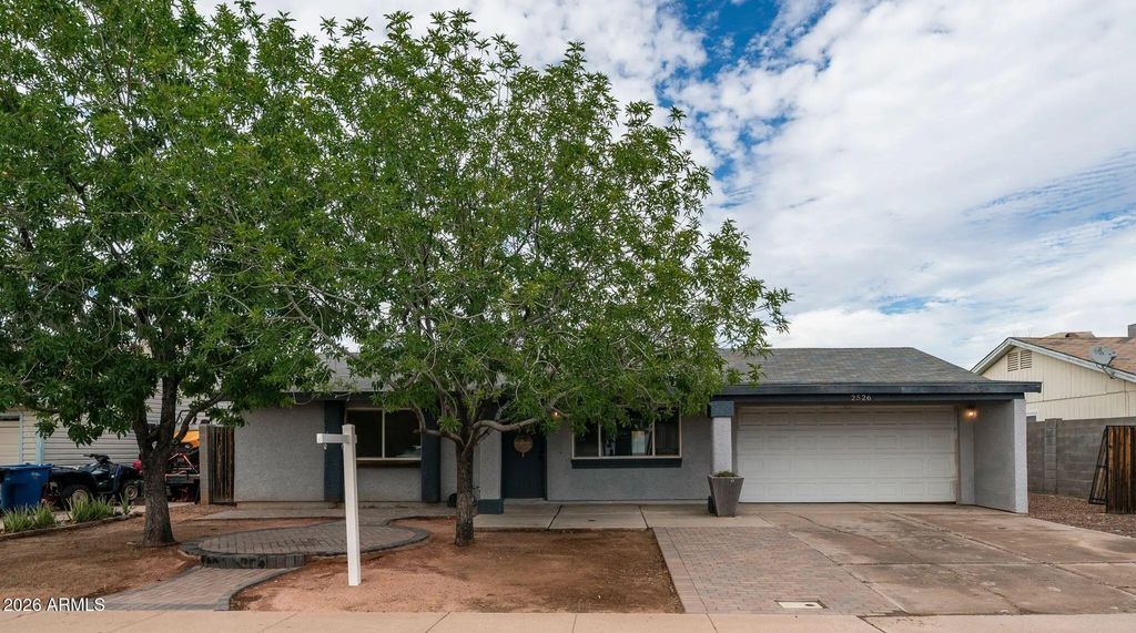 2526 E Isabella Avenue, Mesa
