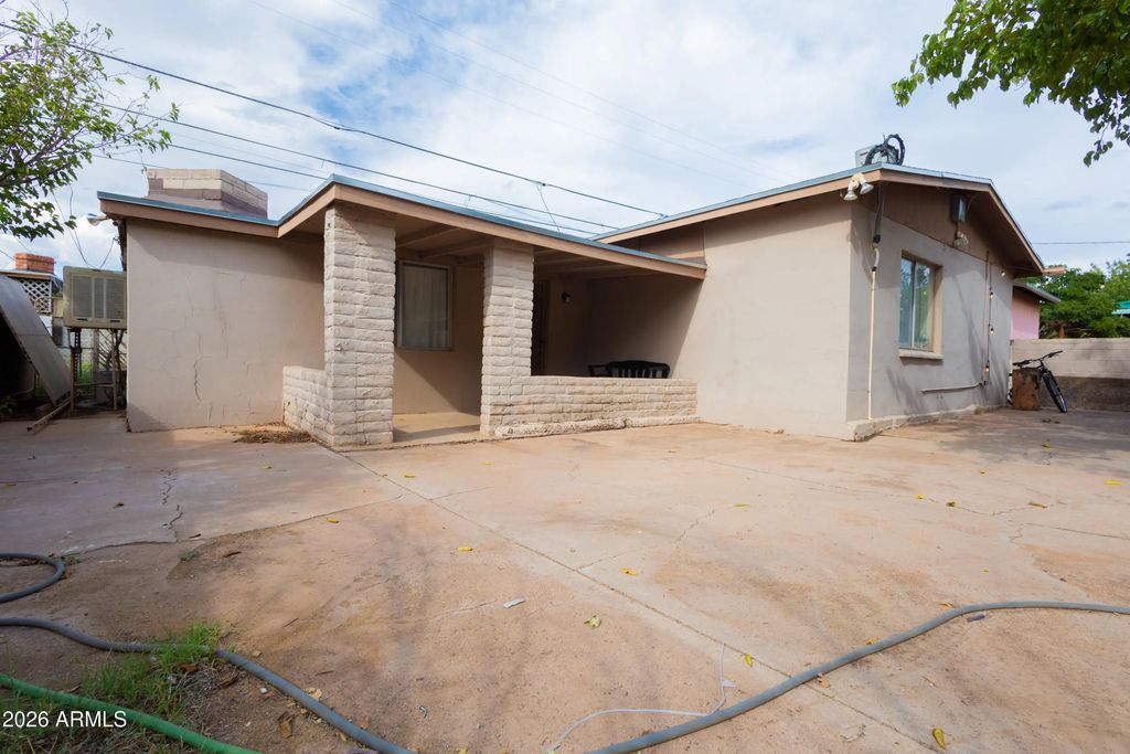 1214 E 7th Street, Douglas