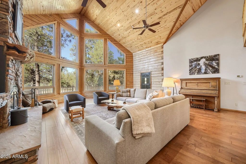 2790 Pine Rim Road, Overgaard