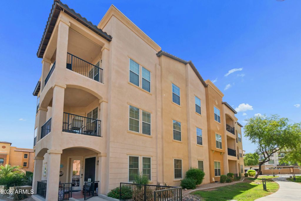 14575 W Mountain View Boulevard (unit 11220), Surprise