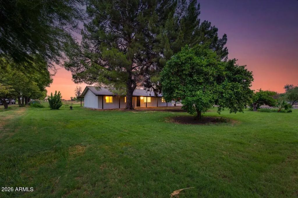7101 N Perryville Road, Waddell