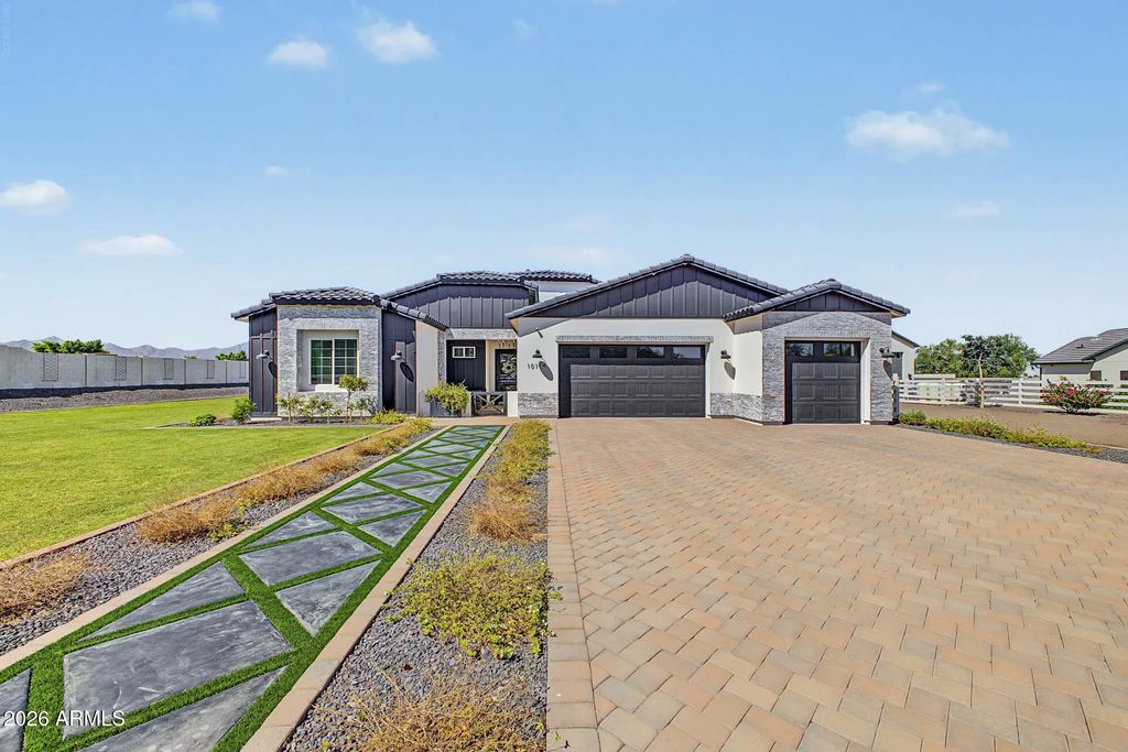 10114 S 32nd Drive, Laveen