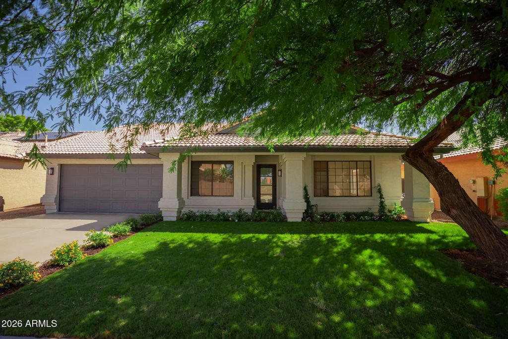 213 S Golden Key Drive, Gilbert