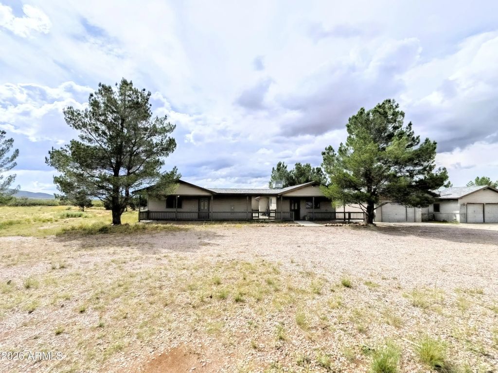 8050 E Dunn Lane, Pearce