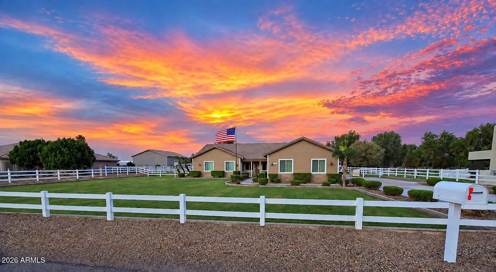 6411 N 172nd Lane, Waddell