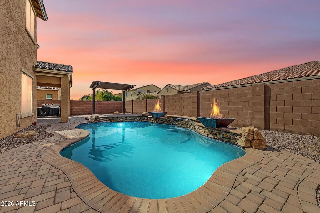 2664 E Hazeltine Way, Gilbert