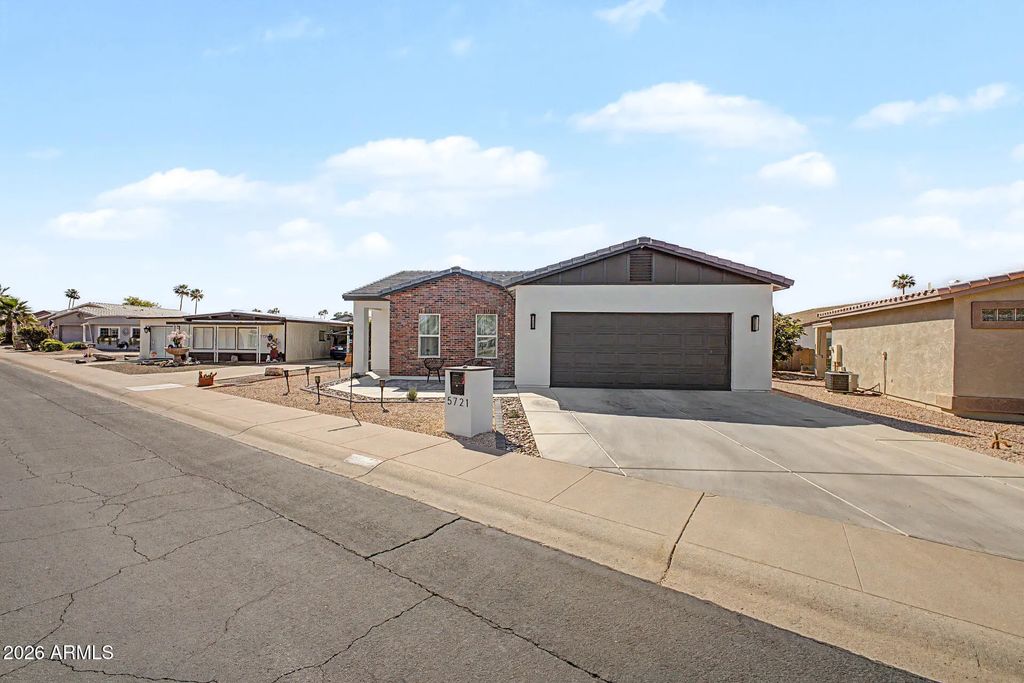 5721 E Leland Street, Mesa