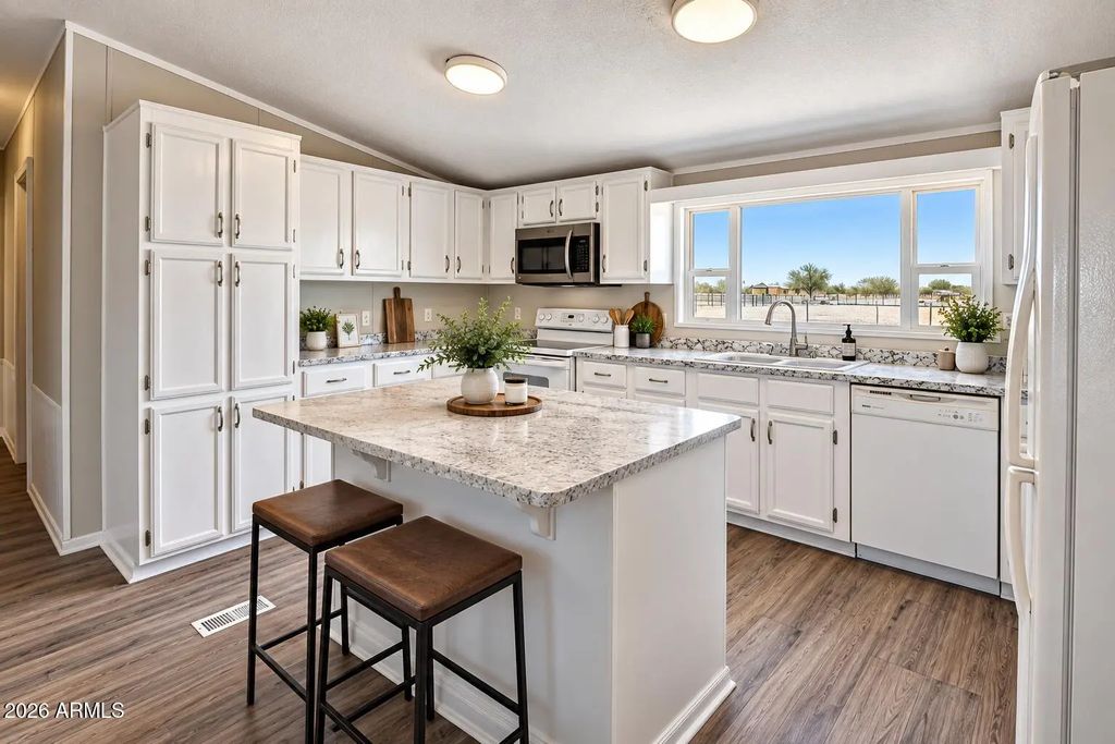 2715 N Saddle Vista Road, Tonopah