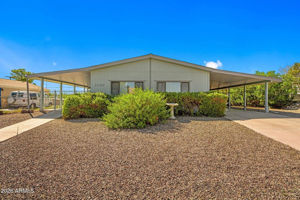 2069 W Smoketree Drive, Wickenburg