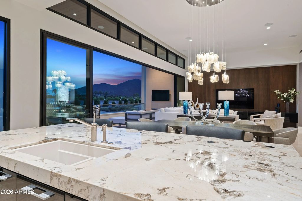 6587 N Palmeraie Boulevard (unit 2046), Paradise Valley