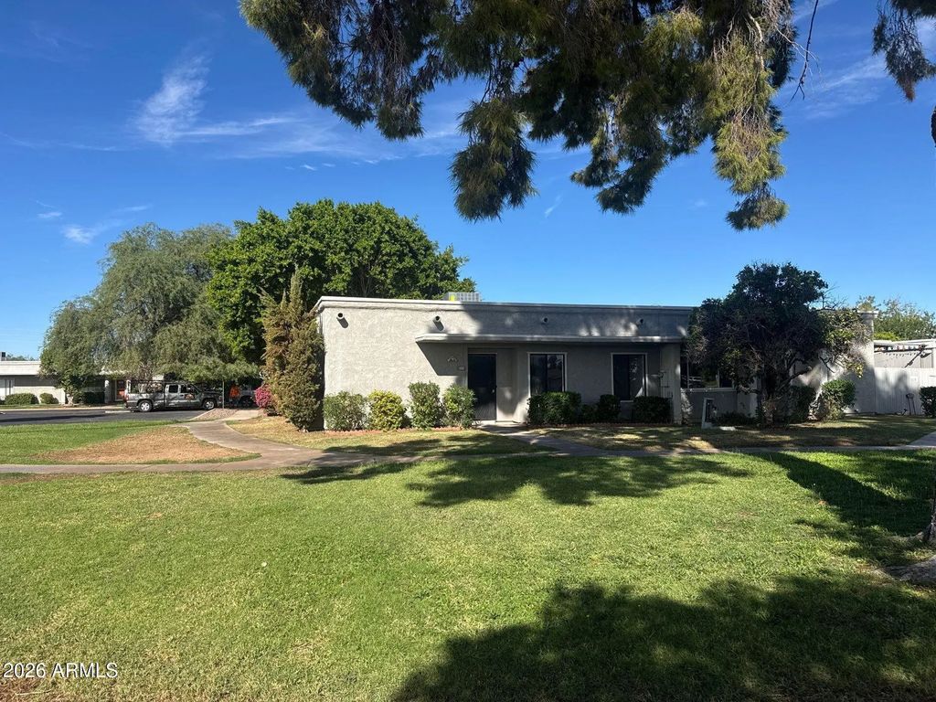 8821 N New World Drive, Glendale