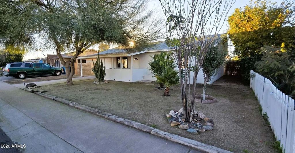 5721 W Cheery Lynn Road, Phoenix