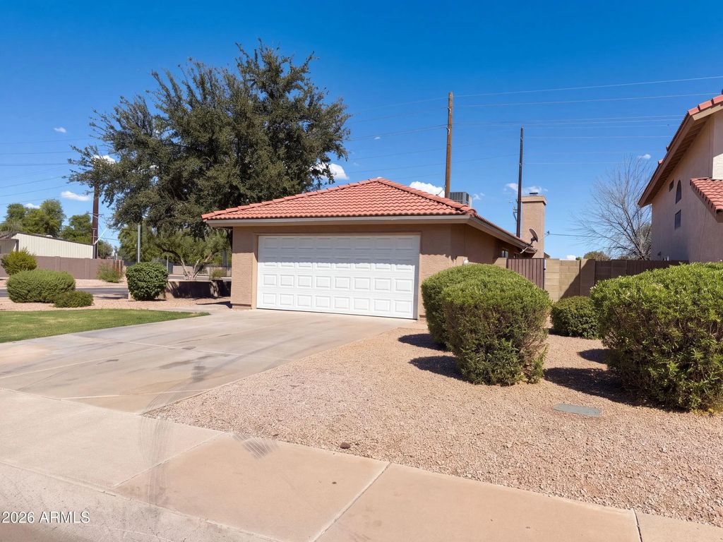 1395 N Santa Anna Court, Chandler