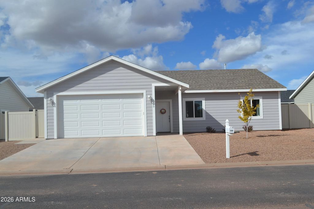 1120 E Adams Street, Snowflake