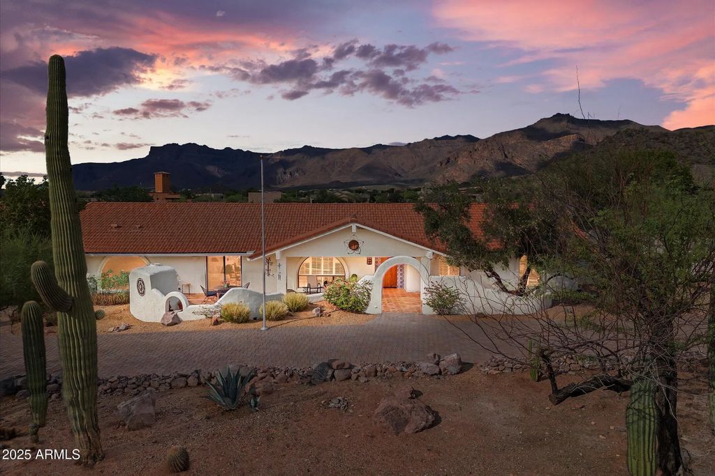 10612 E Palm Way, Gold Canyon