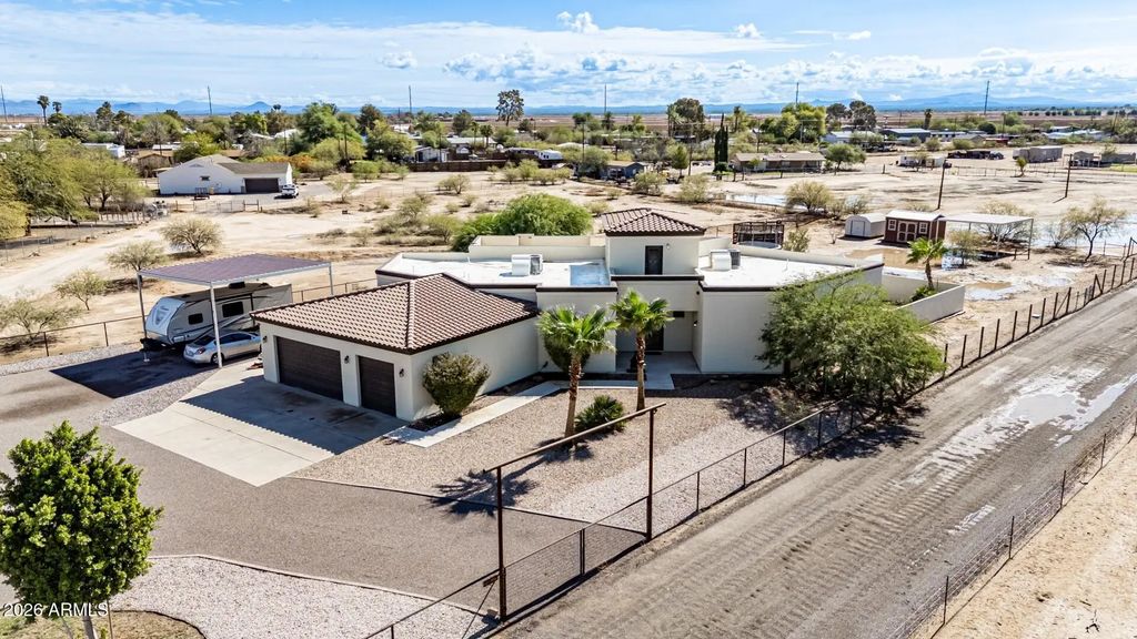 10819 E The Griffin Way, Valley Farms