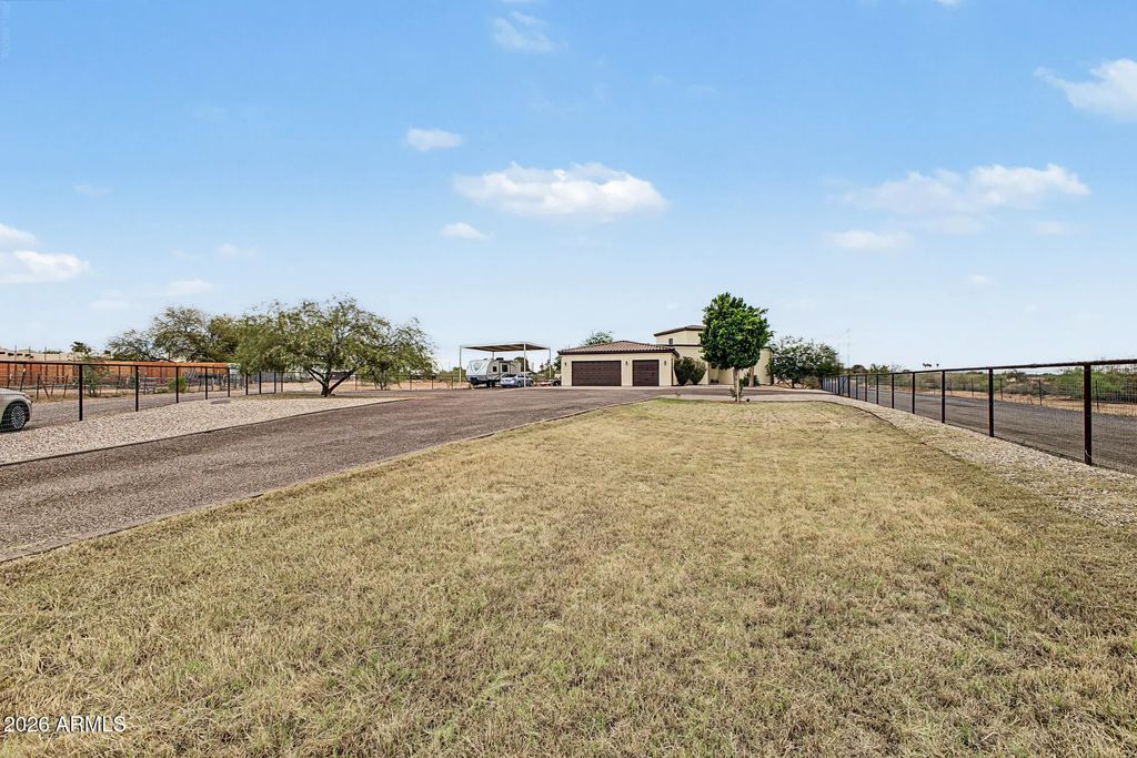 10819 E The Griffin Way, Valley Farms
