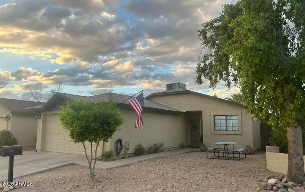 4826 W Krall Street, Glendale
