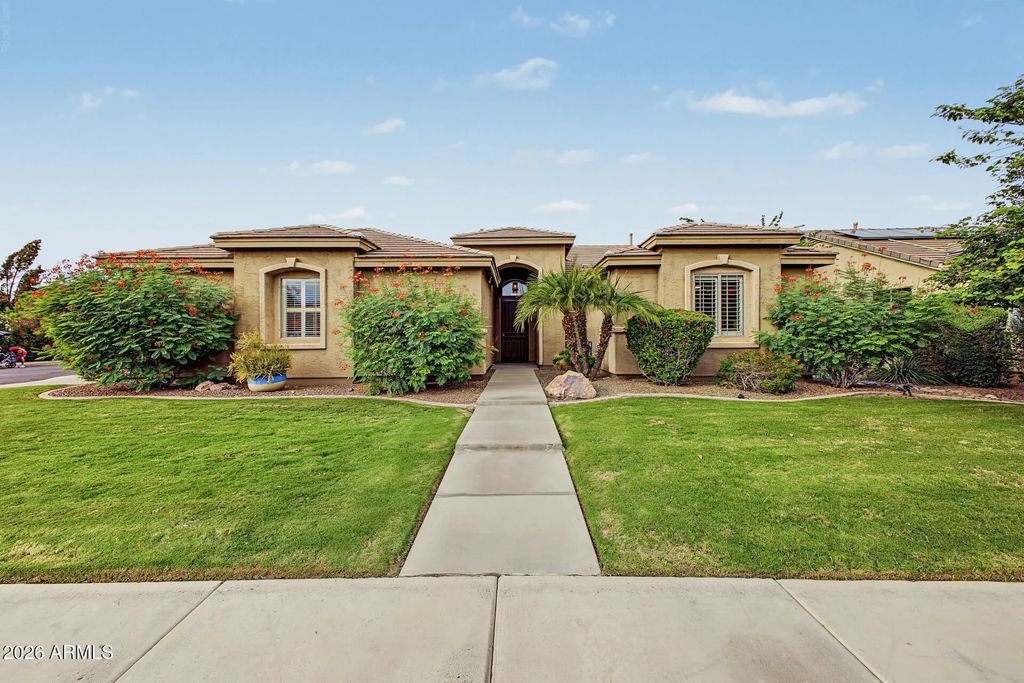 734 W Goldfinch Way, Chandler