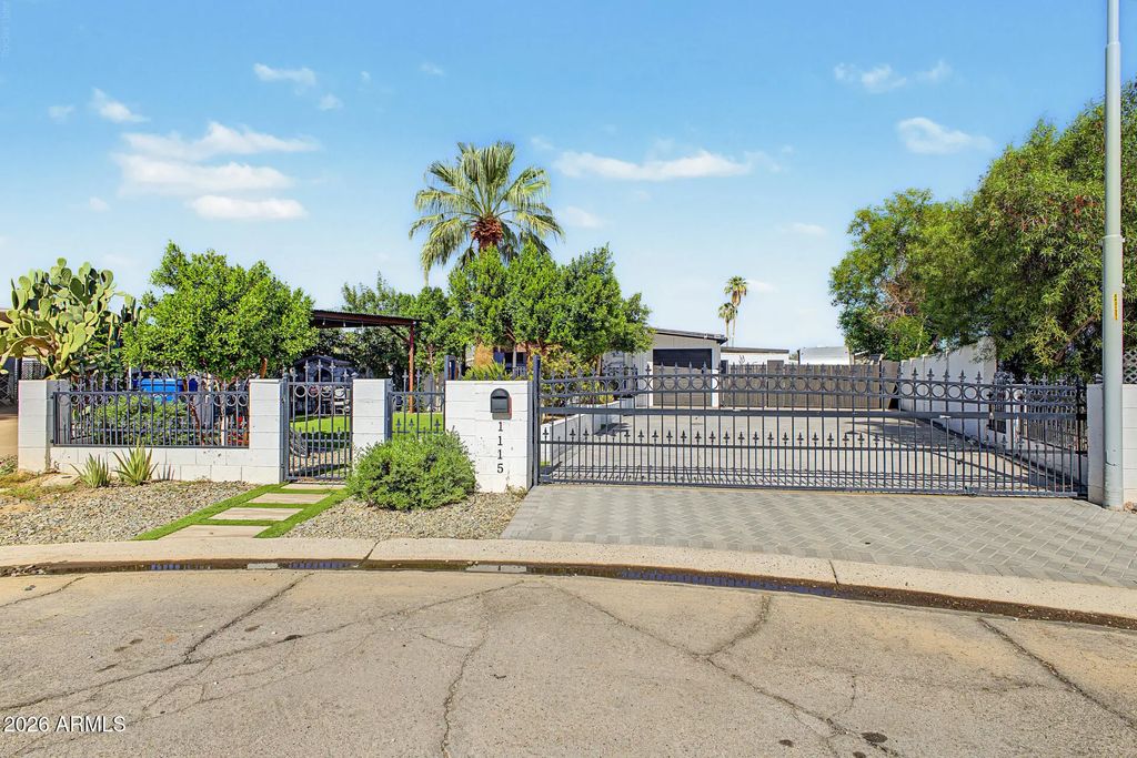1115 S 77th Place, Mesa