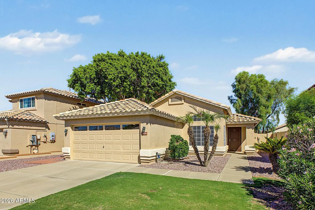 7454 W Louise Drive, Glendale