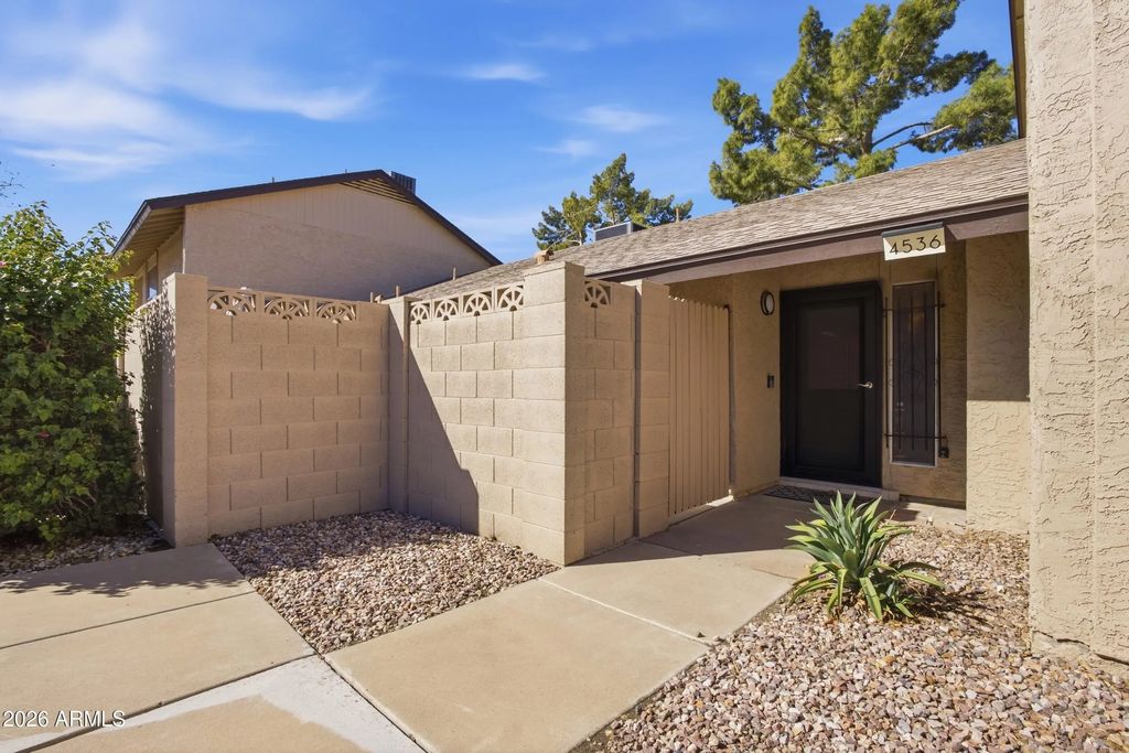 4536 W Continental Drive, Glendale