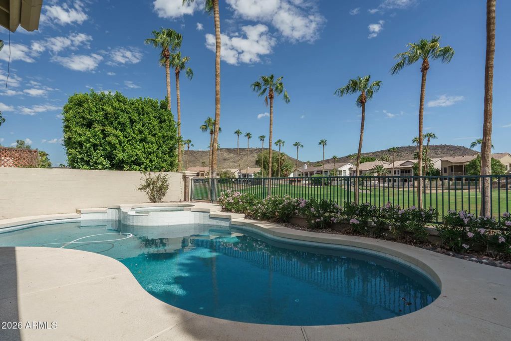 5859 W Del Lago Circle, Glendale