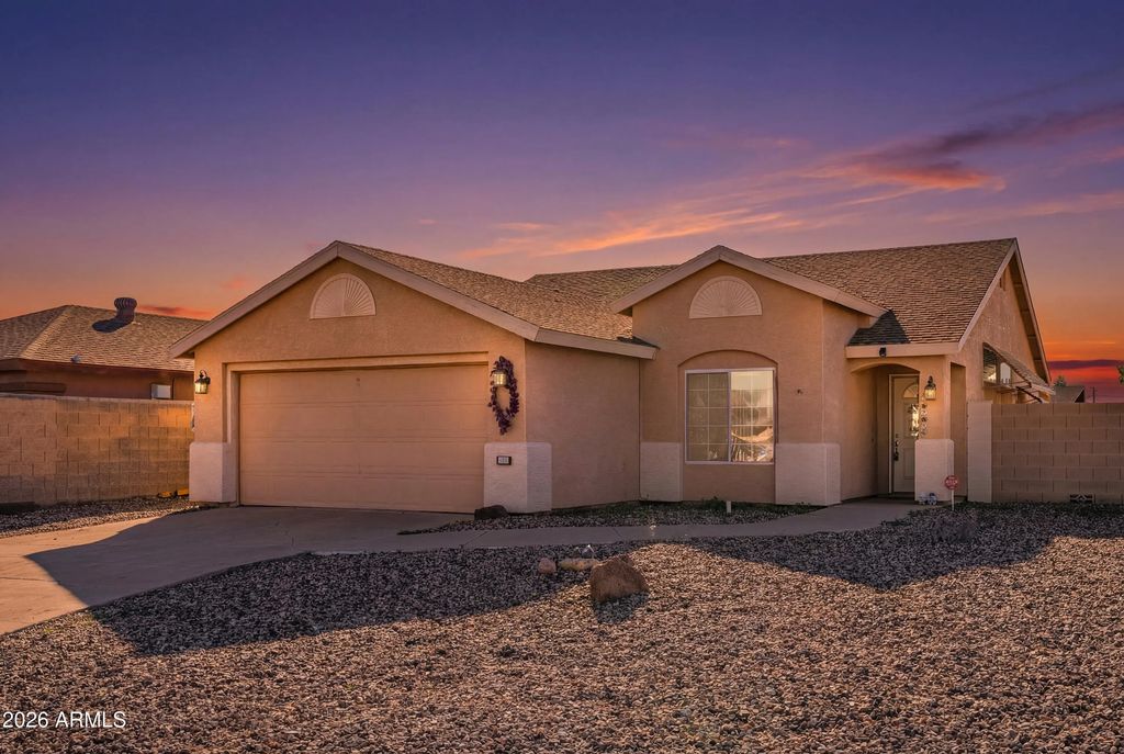 8735 W Pineveta Drive W, Arizona City