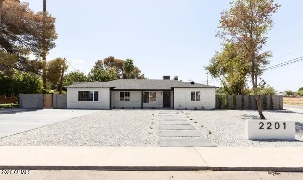 2201 E Amelia Avenue, Phoenix