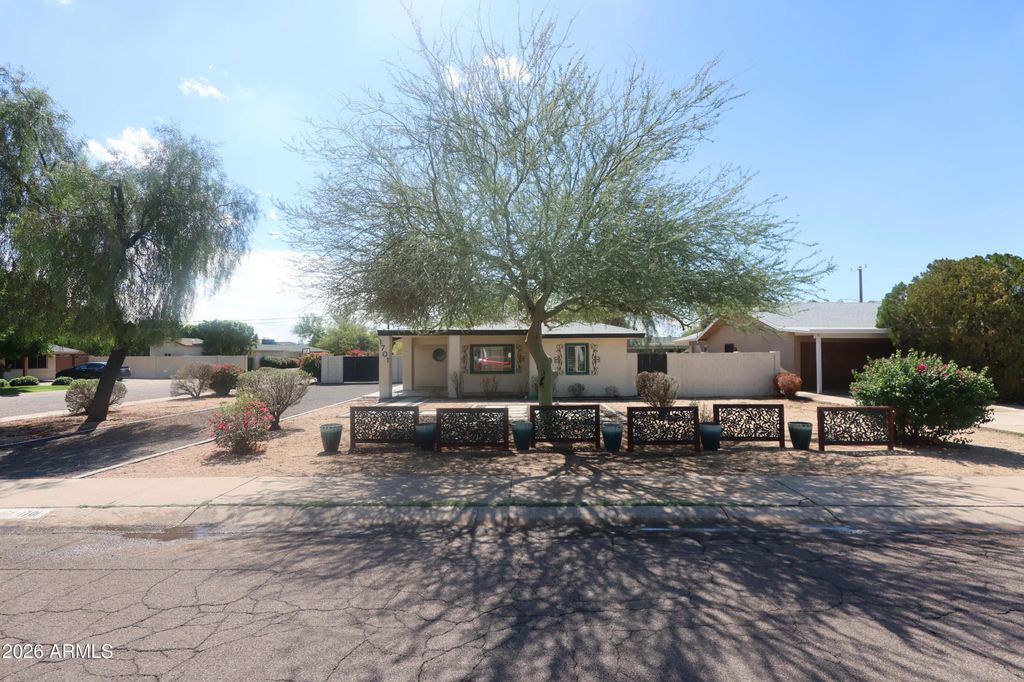 1701 W Clarendon Avenue, Phoenix