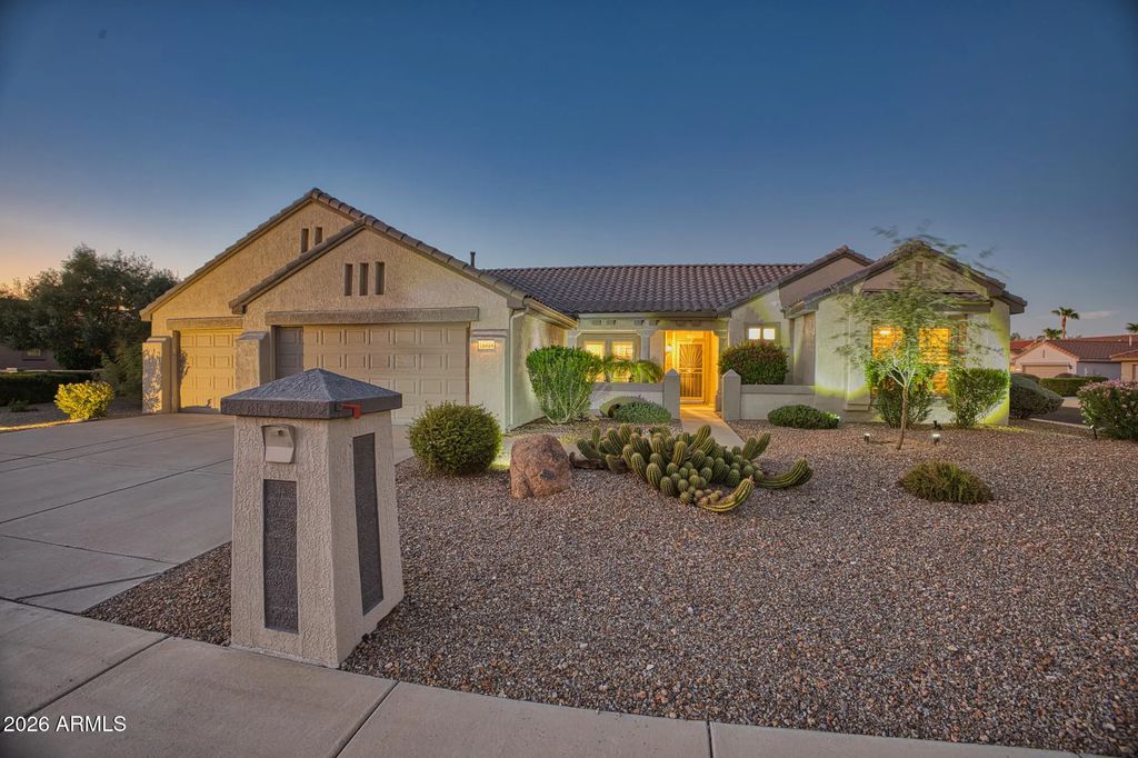 16404 W Una Noche Court, Surprise