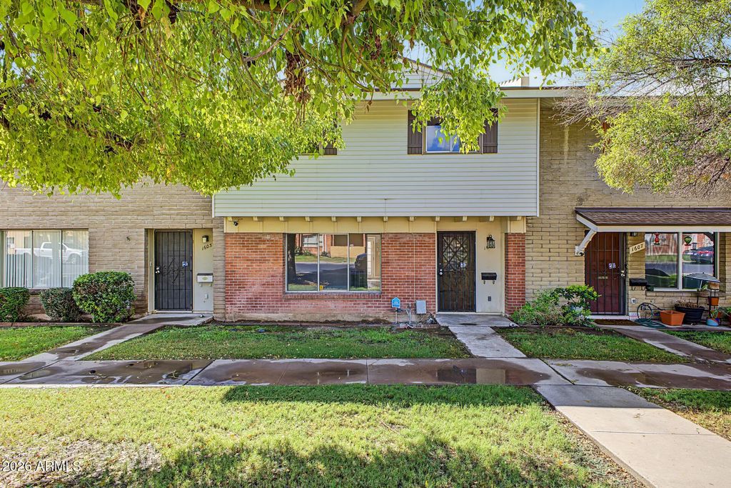 1605 W Hazelwood Street, Phoenix