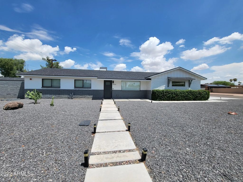 8560 E Camelback Road, Scottsdale