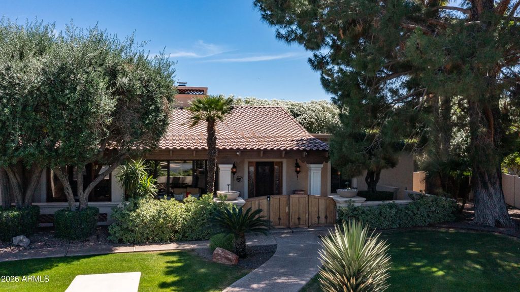 1909 N Calle Maderas, Mesa