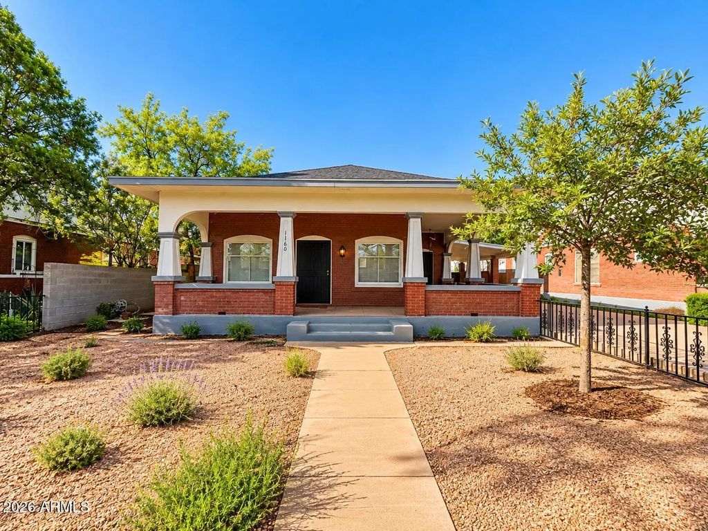 1160 E 10th Street, Douglas