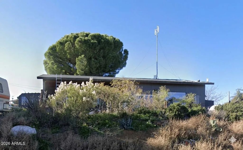 13390 E Summit Avenue, Mayer