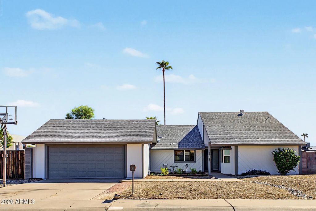 4401 W Gelding Drive, Glendale