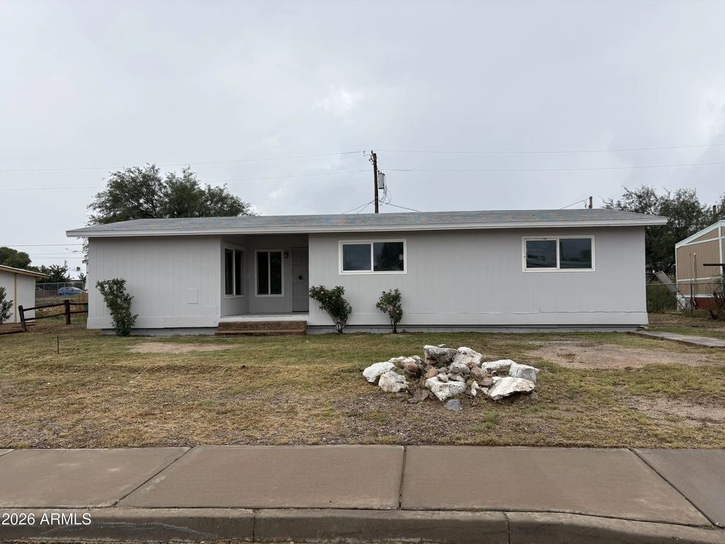 674 E Lesli Drive, Benson