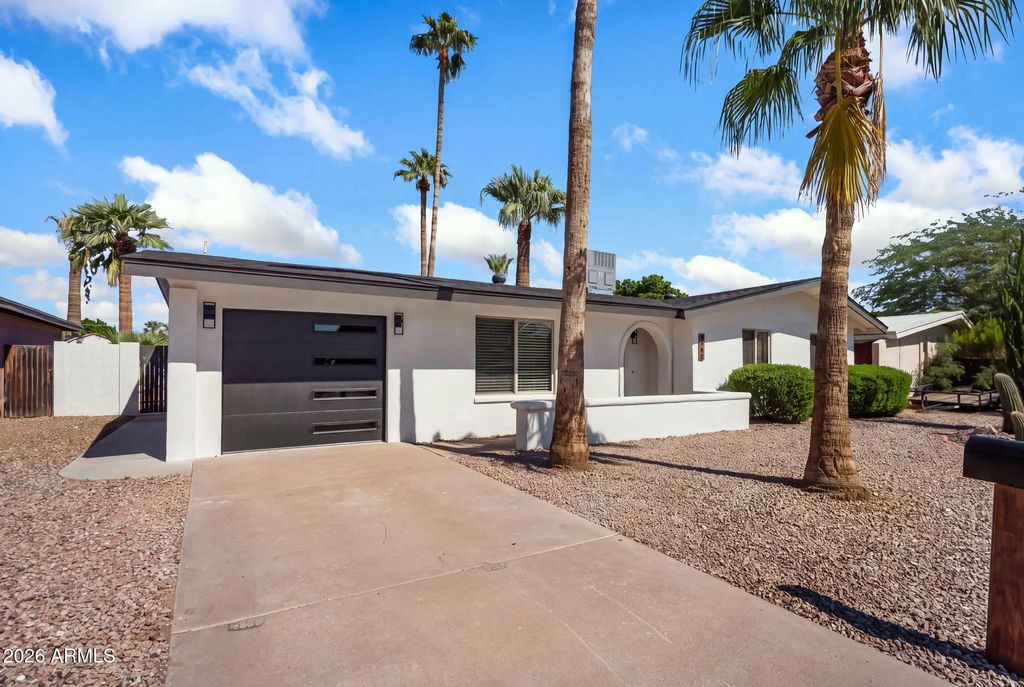 4150 E Cannon Drive, Phoenix