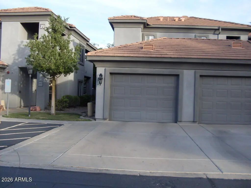 7401 W Arrowhead Clubhouse Drive (unit 1001), Glendale