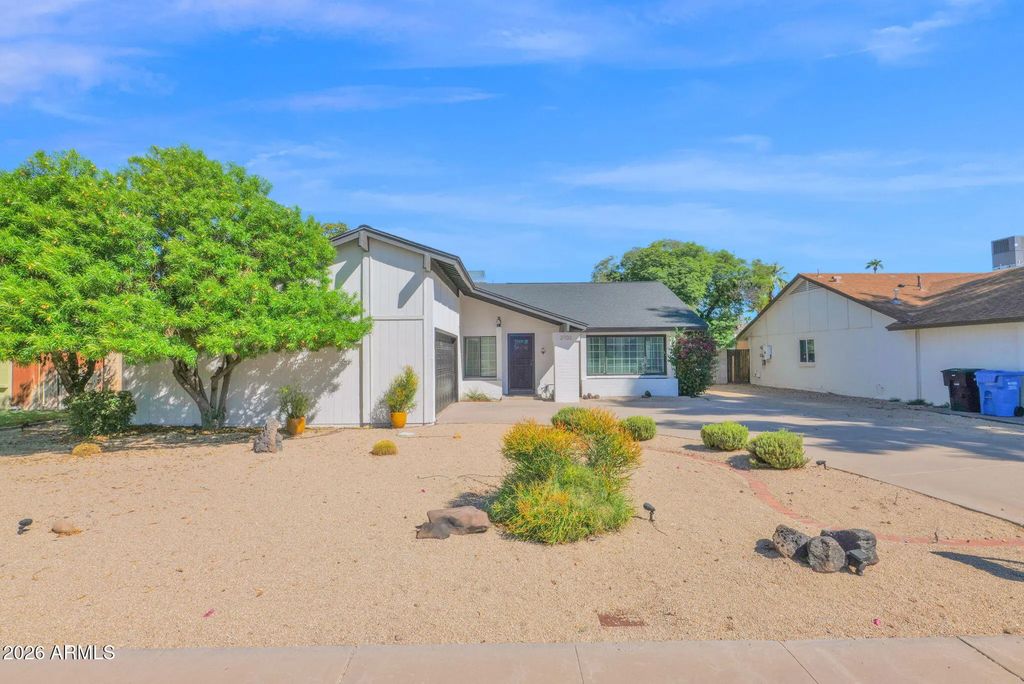 2702 E Corrine Drive, Phoenix