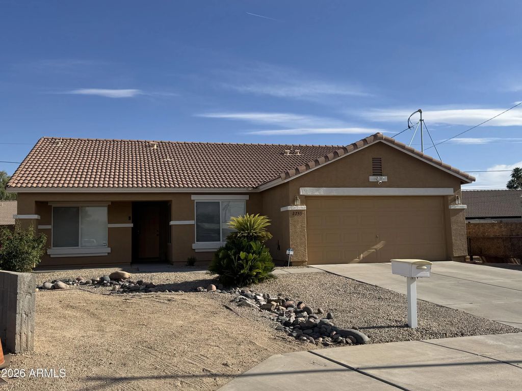 2739 E Beverly Lane, Phoenix