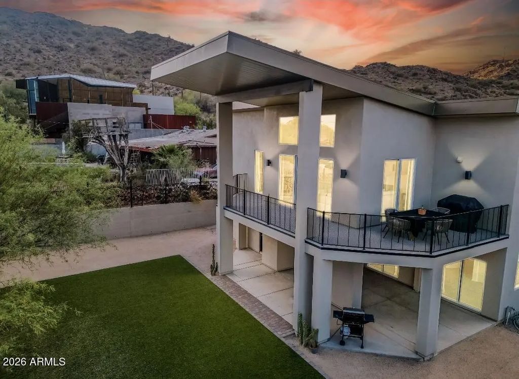933 W Mercer Lane, Phoenix