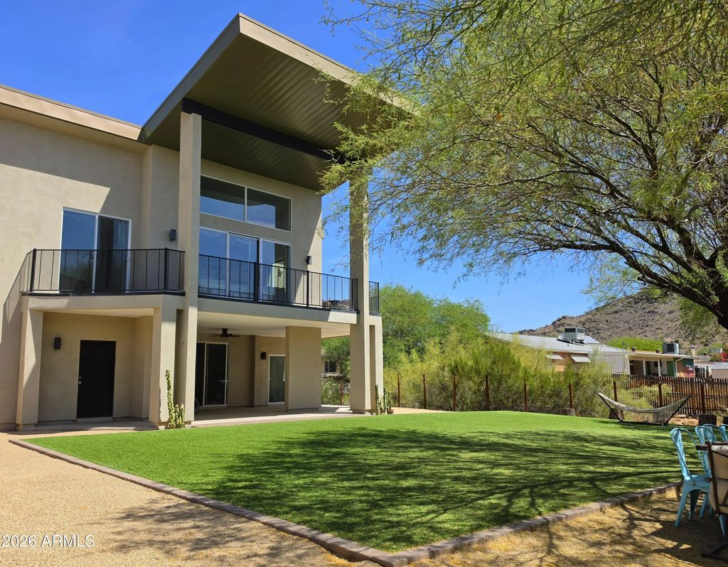 933 W Mercer Lane, Phoenix